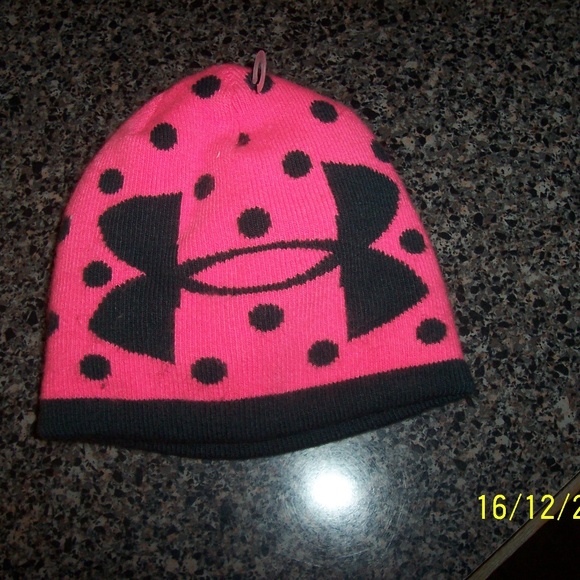 UNDER ARMOUR Other - UNDER ARMOUR GIRLS BEANIE HAT MED 4-7YRS NEW